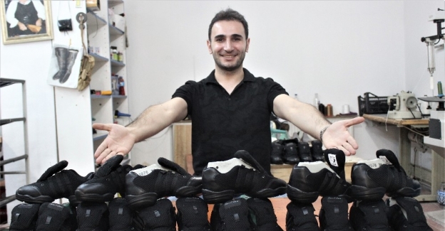 Dans ayakkabılarını o üretiyor