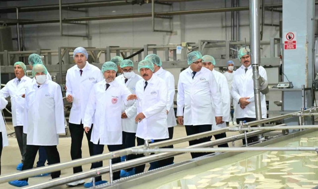 Bakan Yumaklı: "Üreticiyi korumak için günlük bin ton sütü piyasadan çekeceğiz"