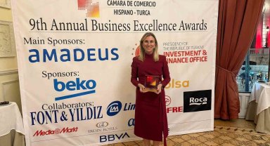 Ebru Özdemir'e İspanya'dan 'Mesleki Liyakat Ödülü'