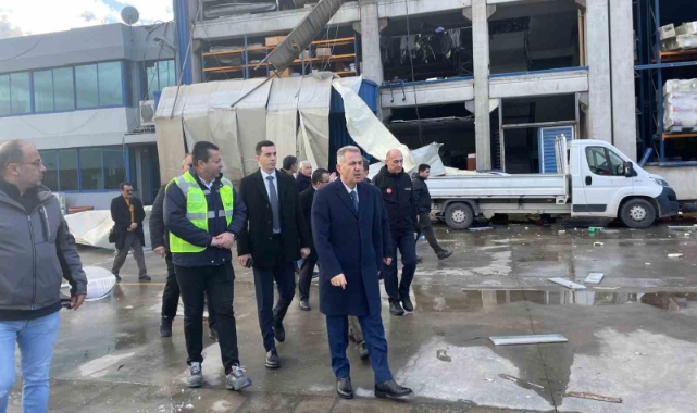İzmir’de fırtınada 9 fabrika ve 5 konut hasar gördü