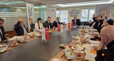 YÜF’te Güven Tazelendi: Adil Sani Konukoğlu Yeniden Başkan